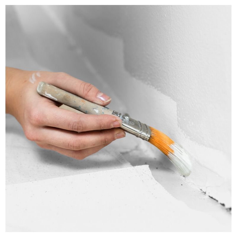 woman hand holding a pain brush while doing the "cutting in" or edge of a wall. shop paint brushes in San Fransisco at Creative Paint